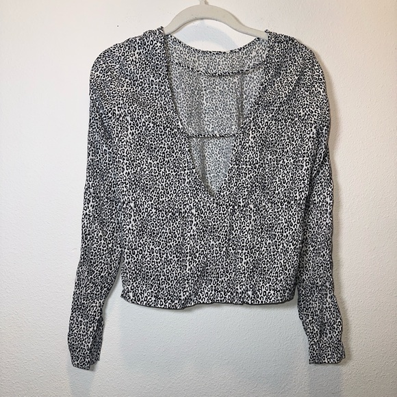 & Other Stories White and Black Cheetah Long Sleeve Open Back Blouse Size 4 - Picture 6 of 9